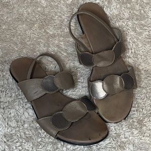 Munro sling back sandal,Lt Copper/Beige,low heel, 7 1/2 W, wear & flaws in photo